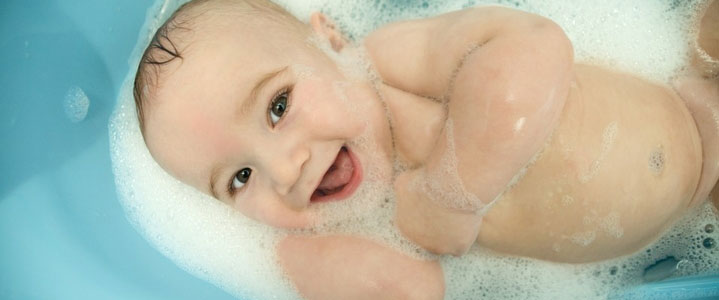 Купание ребенка Купание новорожденного