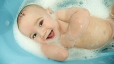 Купание ребенка