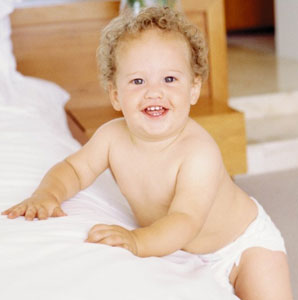 Большинство детей начинают ходить к концу первого года жизни.