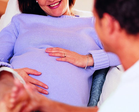 От мужа требуется огромное понимание, терпимость и внимание по отношению к жене, чтобы правильно оценить все ее действия, мысли, поведение во время беременности